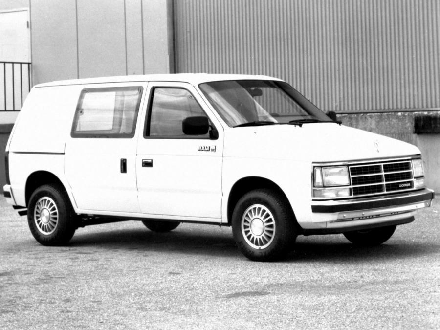  Dodge Mini Ram Van 1984 года  (фото 4 из 11)